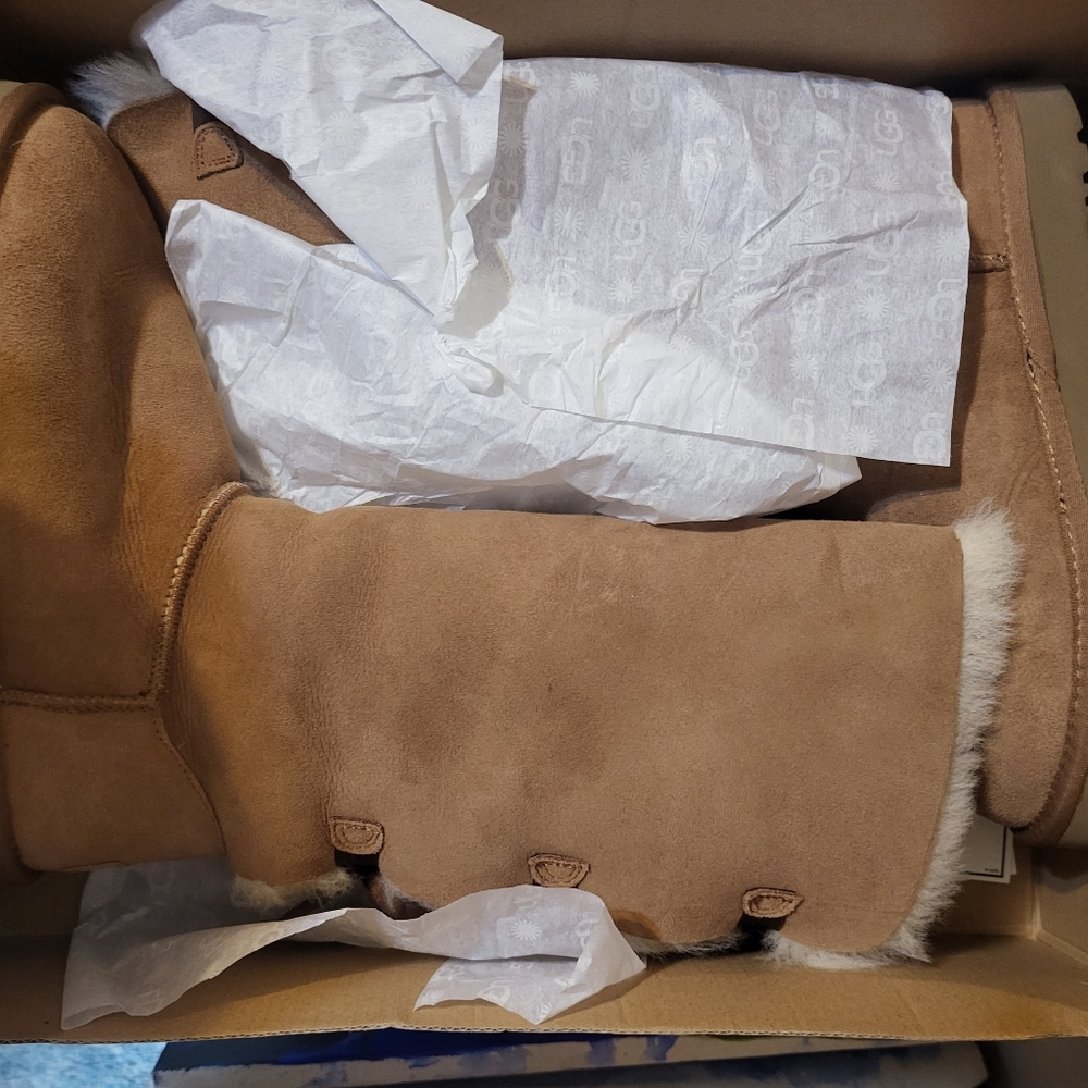 Ugg size 9 Bailey boots
